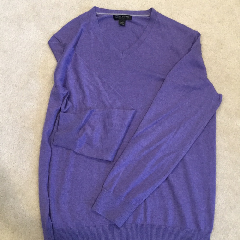 Men’s vneck sweater